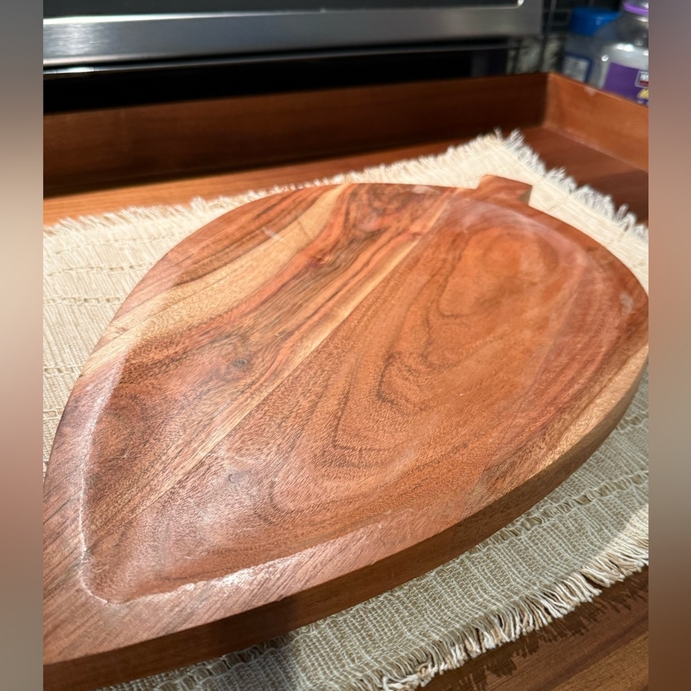 Leaf-shaped Wooden Chopping Block, charcuterie board 🍂 🍃